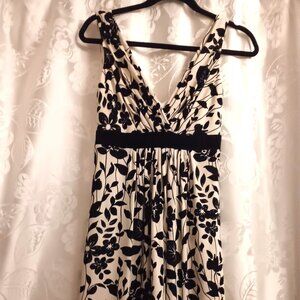 B. Smart Women's Black & Cream White & Black Floral Sleeveless Dress Size 5/6